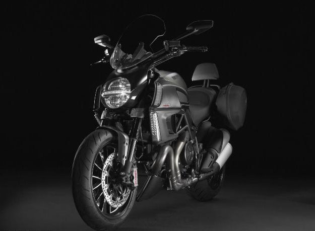 Ducati Diavel - kalpleri fetheden bir motosiklet