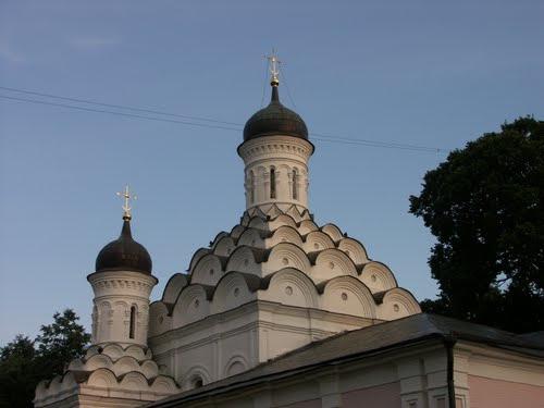 Ostankino'daki ilk üçlü tapınağın