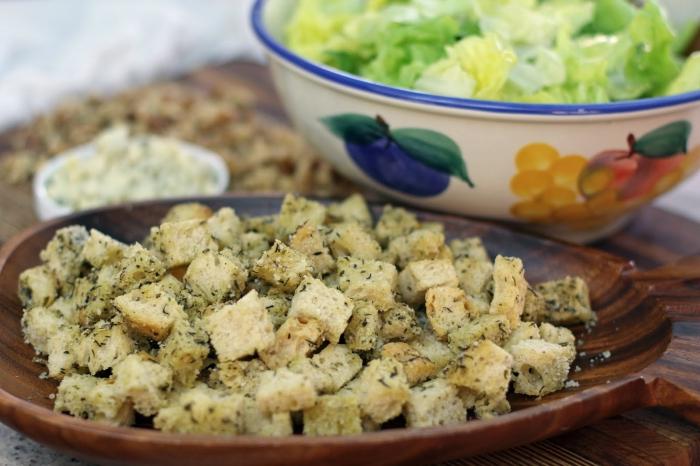 Mikrodalga fırında kokulu ve lezzetli croutons nasıl yapılır