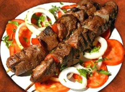 Domuz eti shish kebap: limon ve nane ile reçete