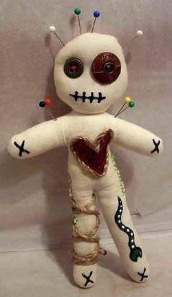 Bir voodoo eli bebeği. Nedir ve nasıl yapılacağı