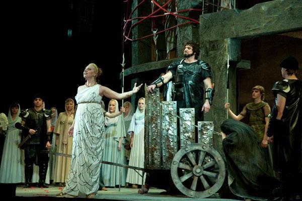 Opera ve Bale Tiyatrosu (Saratov): tiyatro, repertuar, tiyatro topluluğu, eleştiriler hakkında