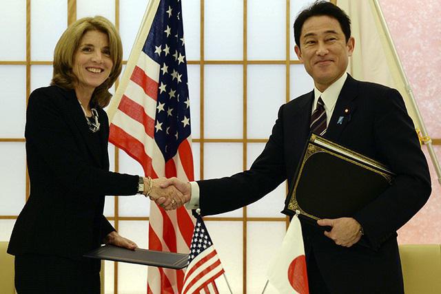 Caroline Kennedy ve çocukları