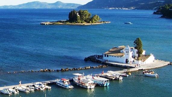 Korfu Yunan adasında dinlenin. Turistlerin incelemeleri